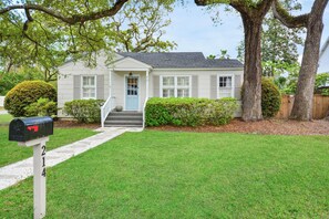 Exterior - St. Simons Island • Walkable • Beach Days • Fire Pit Nights • Fenced Yard (St Simons)