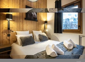 2 bedrooms, bed sheets