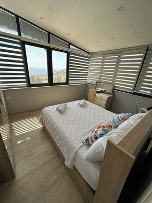 3 bedrooms, iron/ironing board, travel crib, WiFi