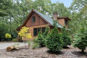 Exterior - Charming Luxury 3-bedroom cottage in South Kingstown (South Kingstown)