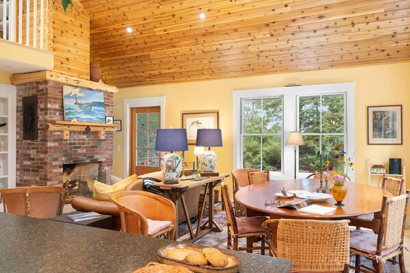 Dining - Charming Luxury 3-bedroom cottage in South Kingstown (South Kingstown)