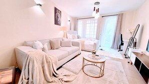Living area - Chic, Stylish and Luxurious studio in beautiful Ruaka (Ruaka)