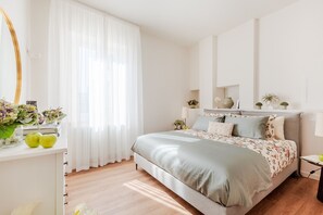 1 bedroom, iron/ironing board, free WiFi, bed sheets - Modern Elegance inside Lucca Walls – with Terrace (Lucca)
