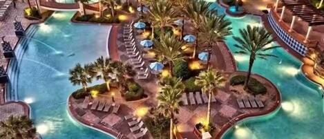 Una piscina techada, una piscina climatizada