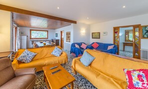 Villa | Living room - Villa in L'escala Near Riells Beach (L'Escala)