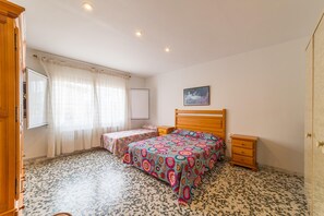 Villa | 4 bedrooms, iron/ironing board - Villa in L'escala Near Riells Beach (L'Escala)