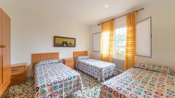 Villa | 4 bedrooms, iron/ironing board