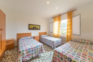 Villa | 4 bedrooms, iron/ironing board