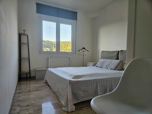 4 chambres, fer et planche à repasser, Wi-Fi, draps fournis