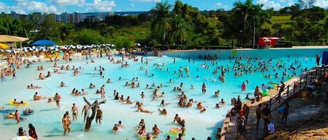 2 outdoor pools