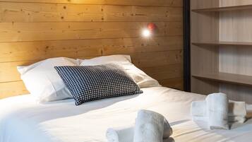 1 bedroom, bed sheets