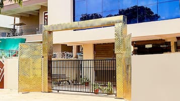 House | Reception