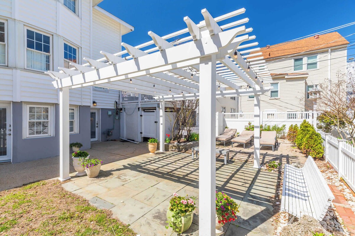 Surf 3 Just off Boardwalk and Beach 1BR 1BA Home