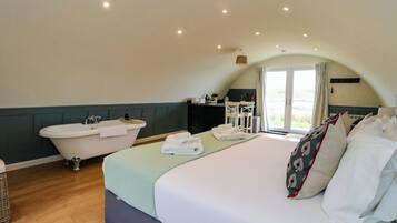 1 bedroom, individually decorated, individually furnished, free WiFi