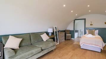 1 bedroom, individually decorated, individually furnished, free WiFi