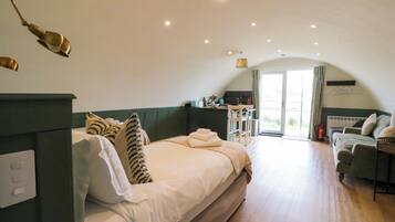 1 bedroom, individually decorated, individually furnished, free WiFi