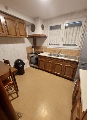 Private kitchen - Minimum 4-day, weekly or monthly rental, 15 minutes from Dunkirk (Grande-Synthe)