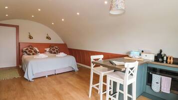 1 habitación, decoración personalizada y muebles diferentes