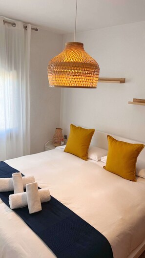 3 chambres, fer et planche à repasser, Wi-Fi, draps fournis