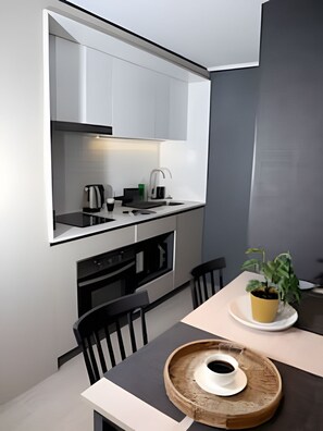 Kühlschrank, Mikrowelle, Ofen, Toaster