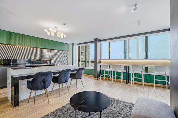 Nicht klassifiziertes Bild, 1 von 43, Schaltfläche