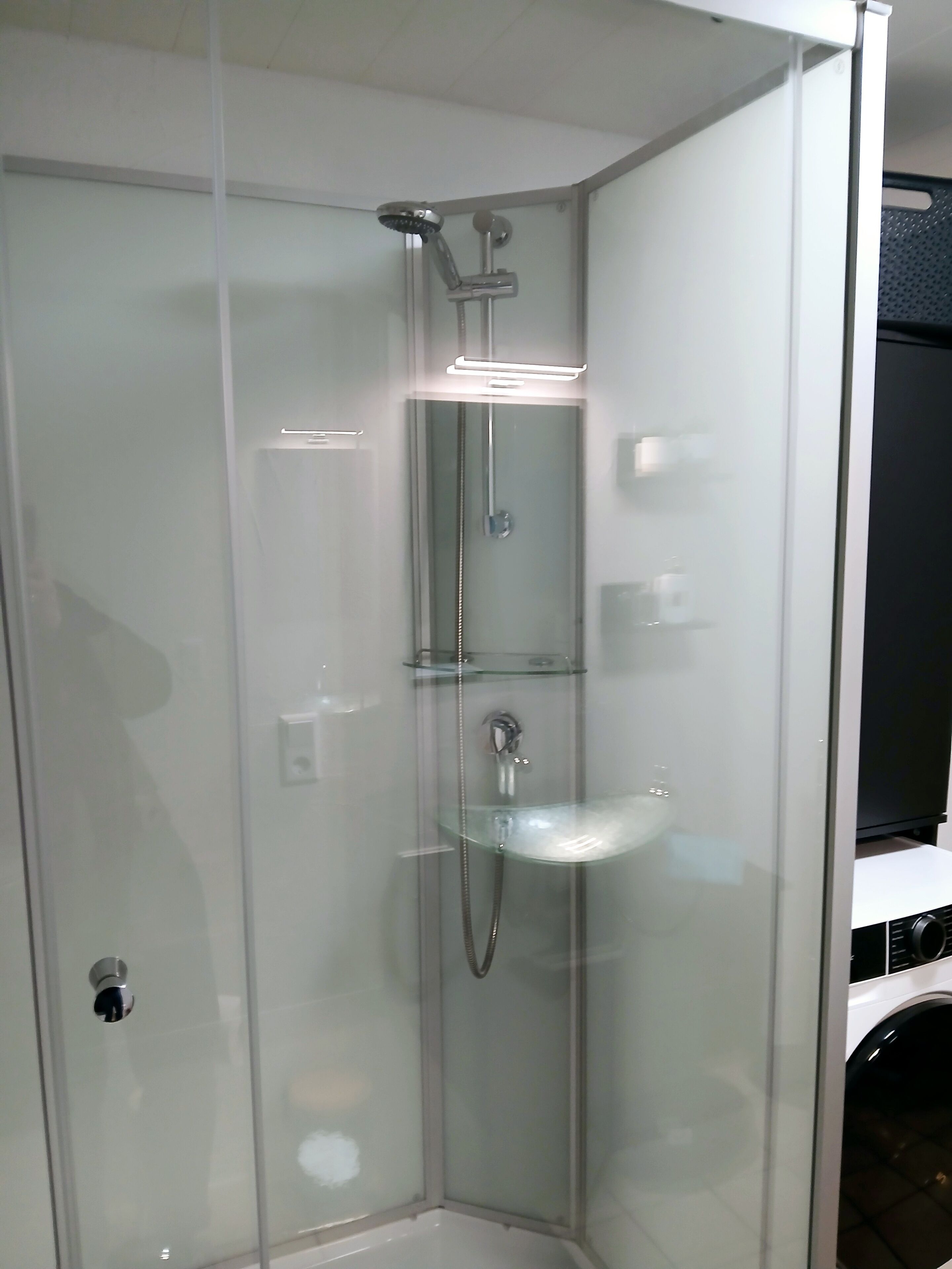 Dusche, Handtücher, Toilettenpapier