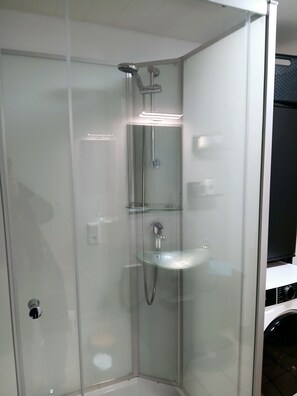 Dusche, Handtücher, Toilettenpapier