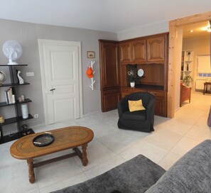 Living area - Apartment for 2–4 people, 65 m², 3 rooms, separate toilet, bathroom, bike storage, parking. (Heiligenstein)