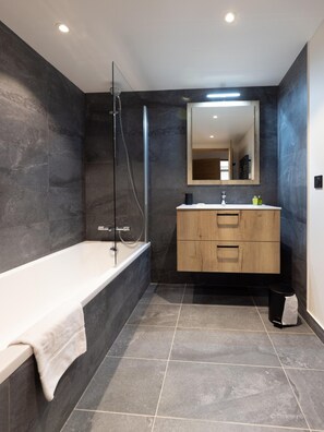 Apartment | Bathroom