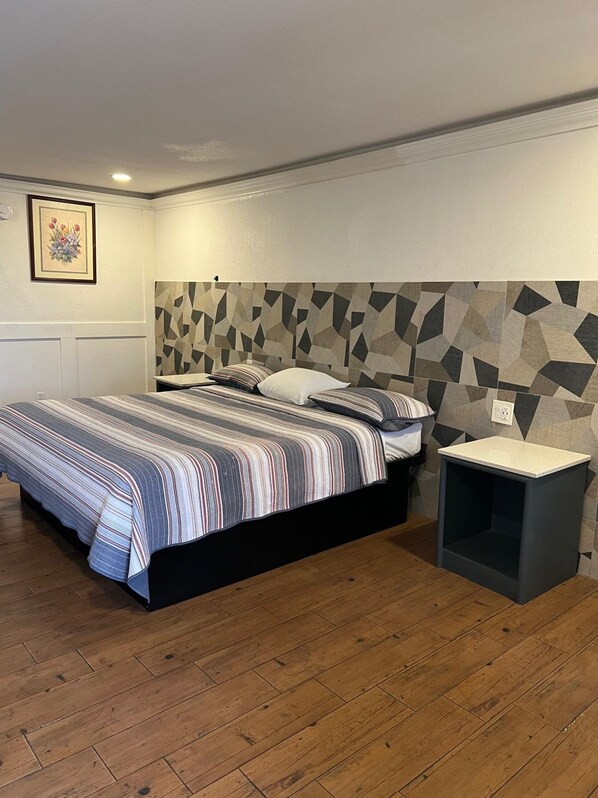 1 slaapkamer, een strijkplank/strijkijzer, wifi, beddengoed