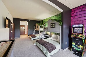 3 bedrooms, iron/ironing board, travel cot, free WiFi