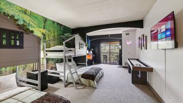 3 dormitoris, planxa i posts de planxar i un bressol de viatge