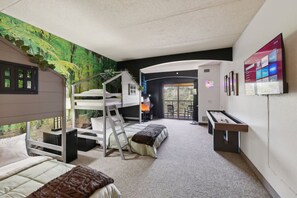 3 bedrooms, iron/ironing board, travel crib, free WiFi