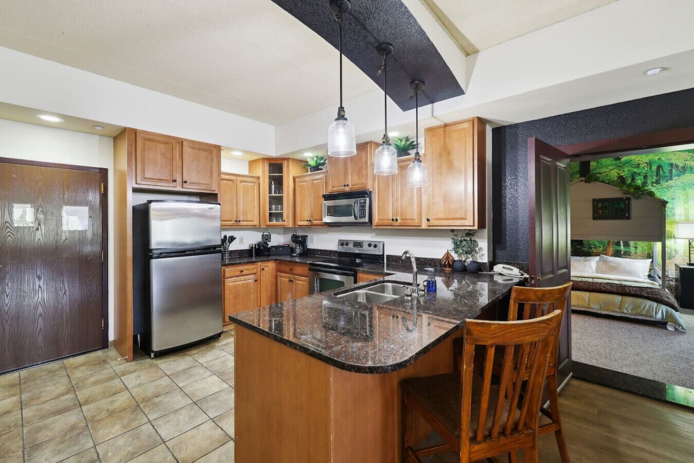 Kühlschrank, Mikrowelle, Ofen, Herdplatte