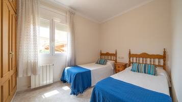 5 عدّة غرف نوم ومكواة/لوح كي