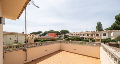 Villa in L'escala Near Riells Beach