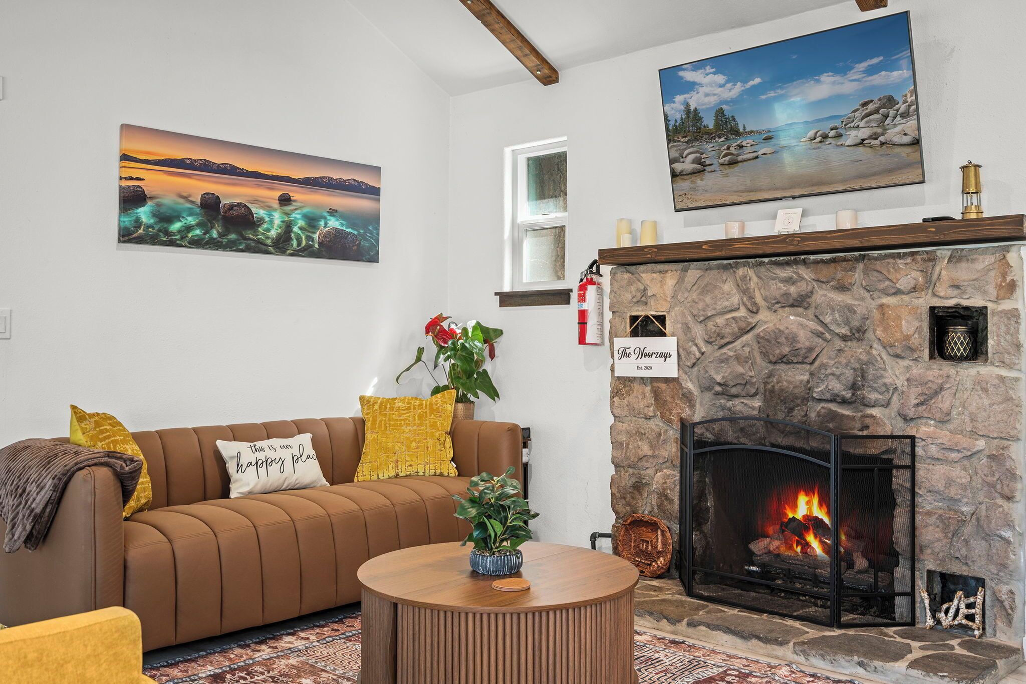 Smart TV, fireplace