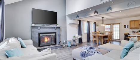 Smart TV, chimenea, videojuegos