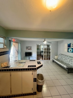 Familievilla, bassengutsikt | Eget kjøkken | Mikrobølgeovn, kokeplater, oppvaskmaskin og kjøkkenutstyr