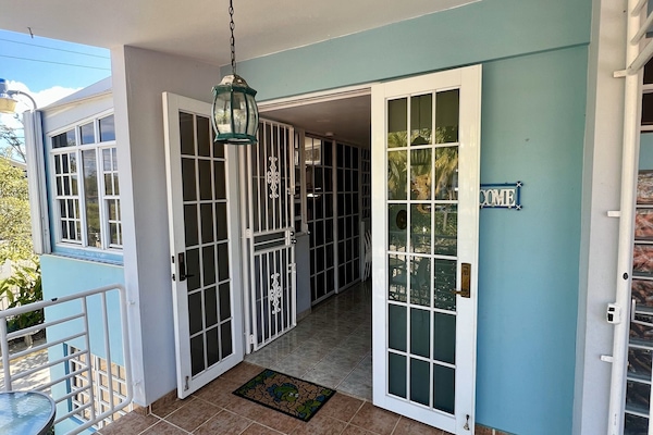 Villa, uitzicht op de binnenplaats | Terras