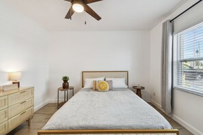 1 bedroom, iron/ironing board, WiFi, bed sheets - Coastal condo minutes from Treasure Island Beach (Treasure Island)