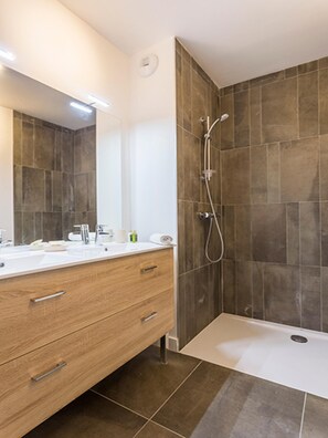Apartment | Bathroom