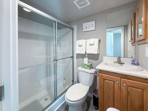 淋浴设施、毛巾