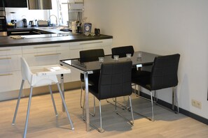 House | Dining - Lake-view Apartment With Sauna, hot tub (Stavelot)