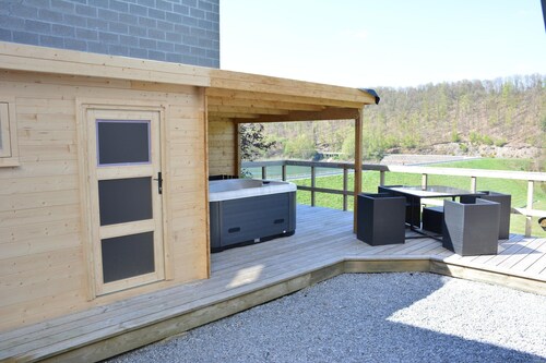Lake-view Apartment With Sauna, hot tub