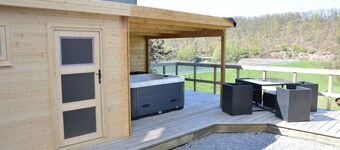 Lake-view Apartment With Sauna, hot tub