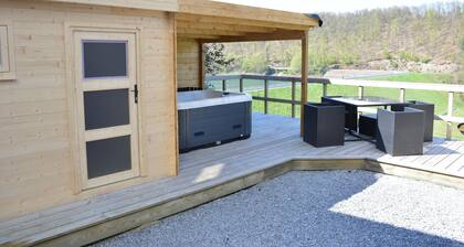Lake-view Apartment With Sauna, hot tub