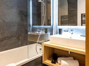 Apartment | Bathroom - Apartment in La Chapelle Near Ski Lift (La Chapelle-d'Abondance)