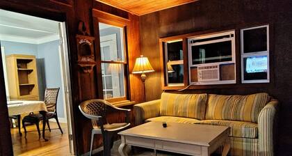 Charming Vintage Honeymoon Cottage