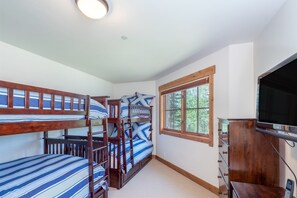 3 chambres, fer et planche à repasser, Wi-Fi gratuit, draps fournis